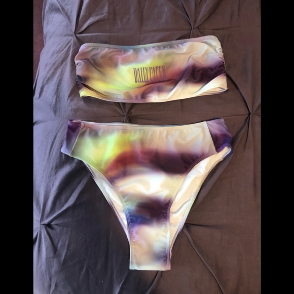 Beautiful bikini - Picture 2 of 2